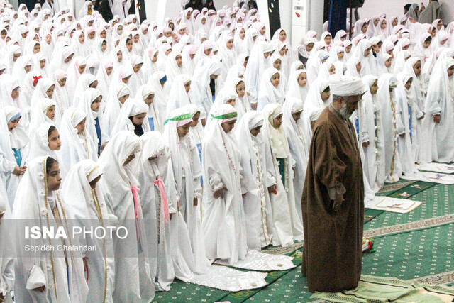 جشن عبادت ۳۰۰۰ دانش آموز دختر بیرجندی برگزار شد