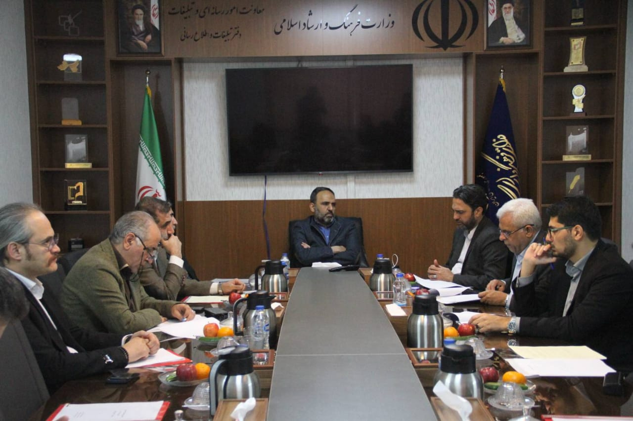 تاکید بر پاسداری از زبان فارسی و نقش آن در تبلیغات