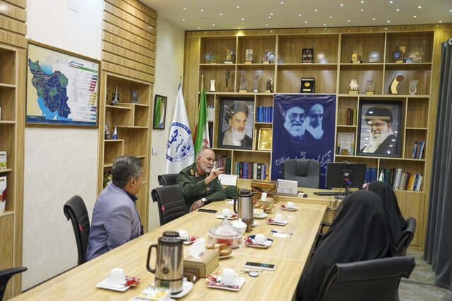 "حاج قاسم" روحیه مقاومت را به منطقه تزریق کرد / مکتب سلیمانی باید در دانشگاه تدریس شود