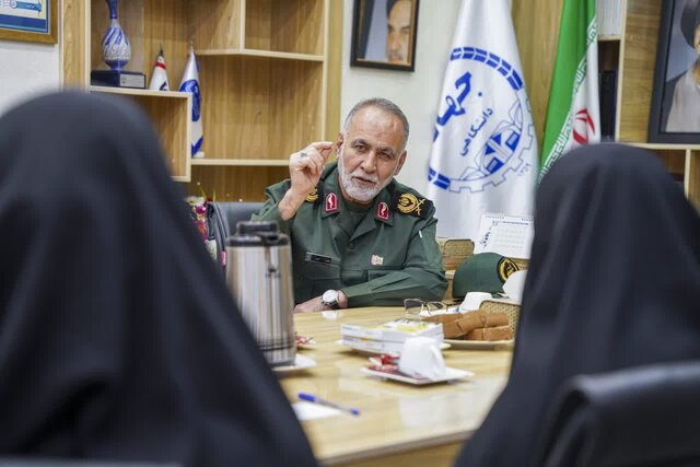 "حاج قاسم" روحیه مقاومت را به منطقه تزریق کرد / مکتب سلیمانی باید در دانشگاه تدریس شود