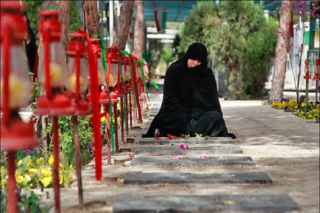 غرورآفرینی همسران و مادران شهدا و ایثارگران در دوران انقلاب و هشت سال دفاع مقدس