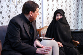 دیدار محمد مخبر معاون اول رئیس‌جمهور با خانواده شهدای حادثه تروریستی کرمان