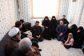 دیدار محمد مخبر معاون اول رئیس‌جمهور با خانواده شهدای حادثه تروریستی کرمان