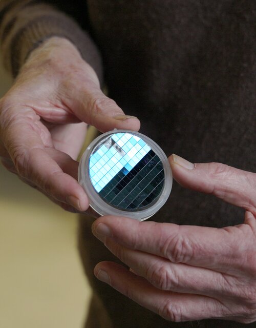 ساخت اولین نیمهرسانای کاربردی با استفاده از گرافین