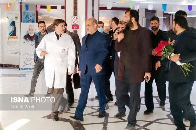 عیادت وزیر کشور از مجروحان و تعدادی از خانواده شهدای حمله تروریستی گلزار شهدای کرمان عیادت وزیر کشور از مجروحان و تعدادی از خانواده شهدای حمله تروریستی گلزار شهدای کرمان