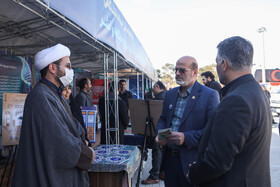 بازدید حسن مسلمی نائینی، رئیس جهاد دانشگاهی از نمایشگاه کاظمی آشتیانی در دومین روز از هجدهمین سالگرد درگذشت زنده‌یاد کاظمی آشتیانی