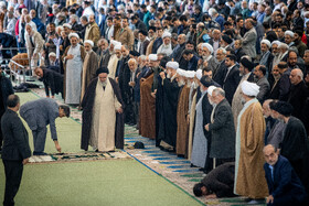 اقامه نماز جمعه به امامت سید احمد خاتمی در مراسم نمازجمعه تهران - ۱۵ دی ماه