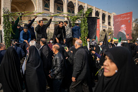 تشییع پیکر شهیده «فائزه رحیمی» از شهدای انفجار تروریستی کرمان در حاشیه نمازجمعه تهران - ۱۵ دی ماه