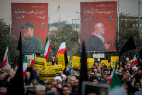 راهپیمایی نمازگزاران جمعه در محکومیت انفجار تروریستی کرمان در حاشیه نمازجمعه تهران - ۱۵ دی ماه