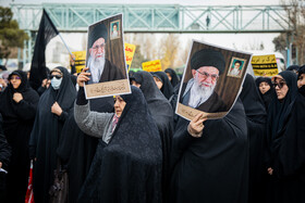 راهپیمایی نمازگزاران جمعه در محکومیت انفجار تروریستی کرمان در حاشیه نمازجمعه تهران - ۱۵ دی ماه