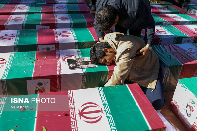 دیدار نمایندگان رهبر انقلاب با خانواده شهدای حادثه تروریستی در کرمان دیدار نمایندگان رهبر انقلاب با خانواده شهدای حادثه تروریستی در کرمان
