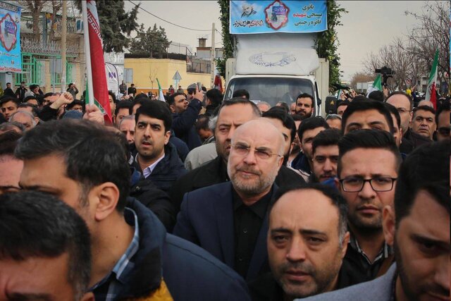 حضور رئیس مجلس در مراسم تشییع شهیده «فائزه رحیمی» حضور رئیس مجلس در مراسم تشییع شهیده «فائزه رحیمی»