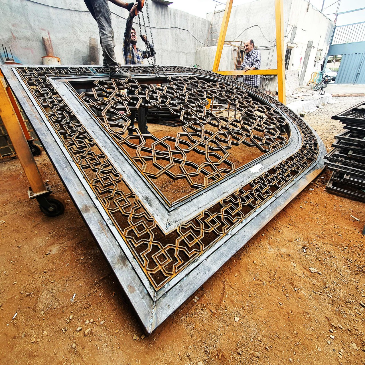 چند نکته درباره گره چینی فلزی در معماری ایرانی دوره اسلامی