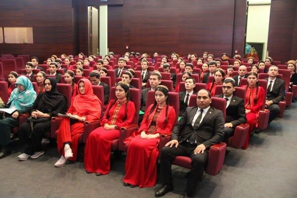 گفتوگوی زنان ایرانی و ترکمنستانی با زبان هنر