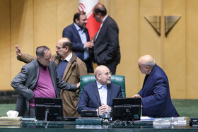 محمدباقر قالیباف رئیس مجلس در صحن علنی مجلس شورای اسلامی- ۱۷ دی