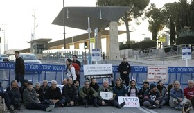 تظاهرات ضد نتانیاهو در قدس/معترضان ورودی پارلمان را بستند