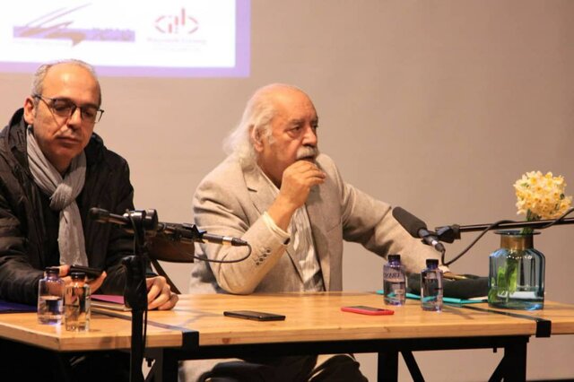 بهزاد فراهانی نمایشنامهی جدیدش را برای مخاطبان خواند