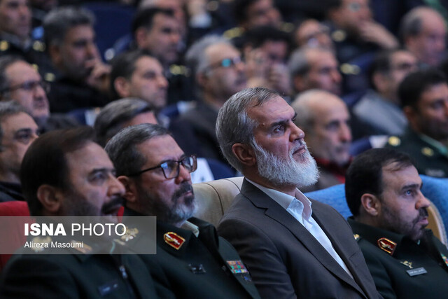 هادیانفر با تشویقهای ممتد بدرقه شد/ سلفی خداحافظی خبرنگاران با سردار