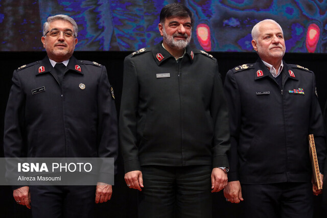 هادیانفر با تشویقهای ممتد بدرقه شد/ سلفی خداحافظی خبرنگاران با سردار