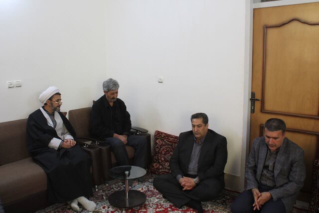 ابلاغ پیام تسلیت رهبر معظم انقلاب به خانواده شهدای حادثه تروریستی کرمان