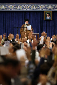 دیدار هزاران نفر از مردم قم با رهبر معظم انقلاب