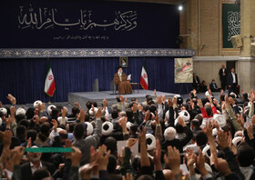 دیدار هزاران نفر از مردم قم با رهبر معظم انقلاب