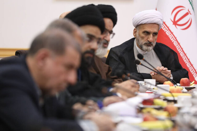 نامزدهای انتخاباتی از شبکههای محلی با مردم سخن میگویند