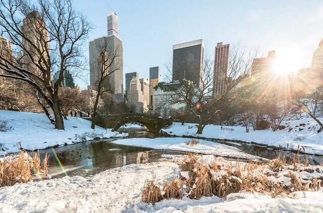 عکس: Getty Images چرا کریسمس امسال برفی نبارید؟ / خشکی بیسابقه در بهشت برفیِ کشمیر