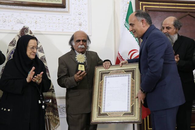 مردی که بهشتش ایران است