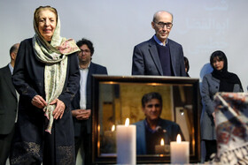 علی اشرف صادقی و  ژاله آموزگار در مراسم یادبود ابوالفضل خطیبی