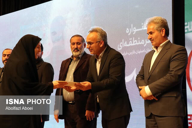 برگزیدگان جشنواره منطقهای شعر «سرباز وطن» در مهریز یزد معرفی شدند