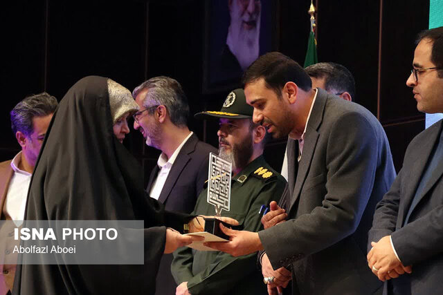 برگزیدگان جشنواره منطقهای شعر «سرباز وطن» در مهریز یزد معرفی شدند