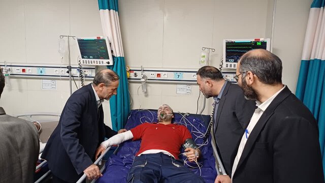 عیادت معاون استاندار البرز و فرماندار فردیس از مصدومان ۴۲ مصدوم انفجار کارخانه در البرز مرخص شدند/۱۳ نفر بستری هستند