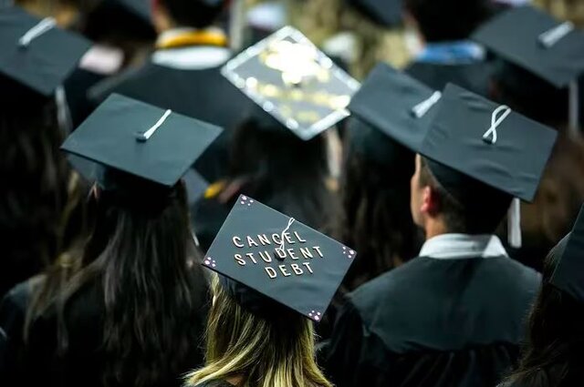 فشار بدهی‌های آمریکا بر دانشکده‌ها و موسسات آموزشی