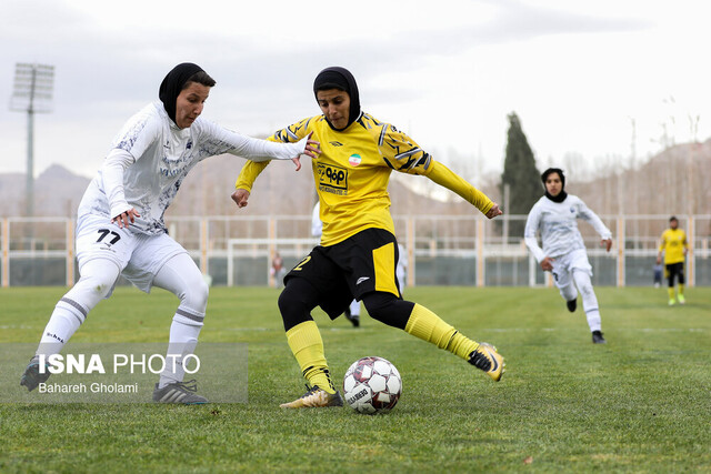عکس آرشیوی است تقسیم امتیازات در نبرد ایراندوست - اردلان/ صدر فوتبال زنان در اختیار بم
