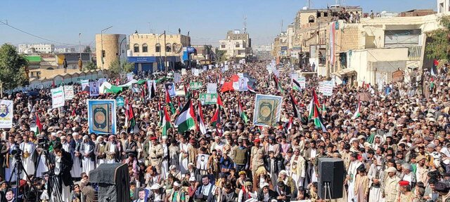 یمنیها با عزم راسخ، تصمیماتشان را اجرا میکنند/ آمریکا گرفتار دام پهن شده انگلیس، شده است