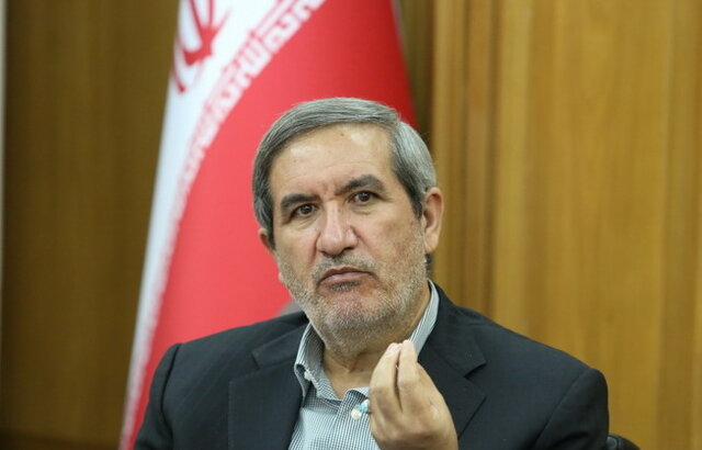 لزوم جایگزینی ماشینهای نظافت با نیروی انسانی در بزرگراههای پایتخت  لزوم جایگزینی ماشینهای نظافت با نیروی انسانی در بزرگراههای پایتخت