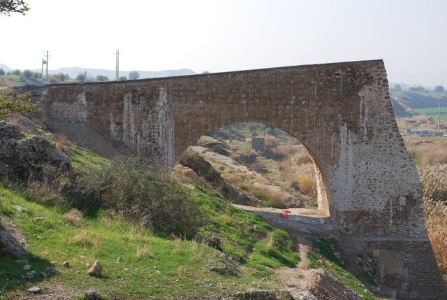 مرمت پل ساسانی با سیمان!