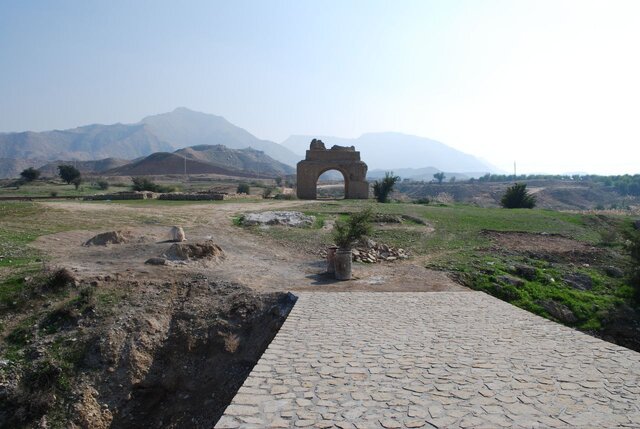 مرمت پل ساسانی با سیمان!