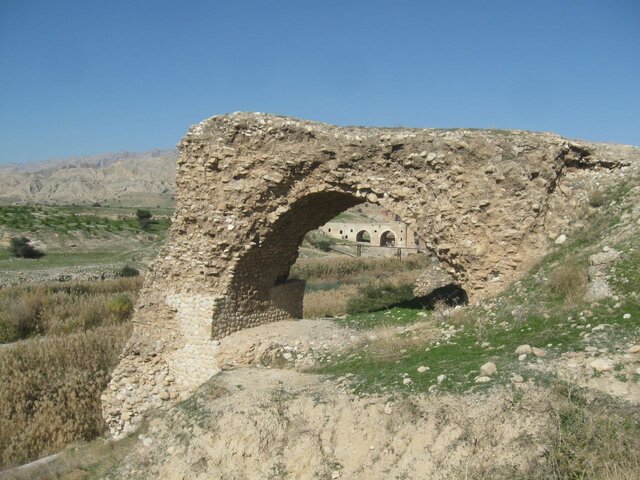 مرمت پل ساسانی با سیمان!