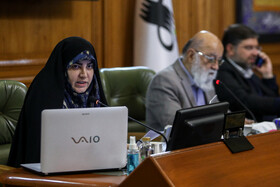 سوده نجفی، عضو هیات رئیسه شورای شهر تهران در نشست ارائه لایحه بودجه سال ۱۴۰۳ شهرداری تهران