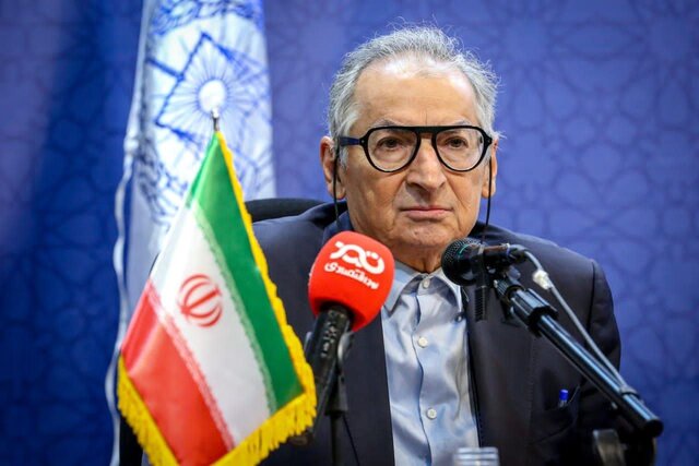 زیباکلام: تیغ مجلس حتی سر ماست را هم نمیبرد! زیباکلام: تیغ مجلس حتی سر ماست را هم نمیبرد!