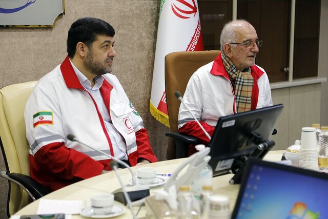 اهدای ۲۷ مغازه به ارزش ۷۰۰ میلیارد تومان به هلال احمر توسط خیر گیلانی