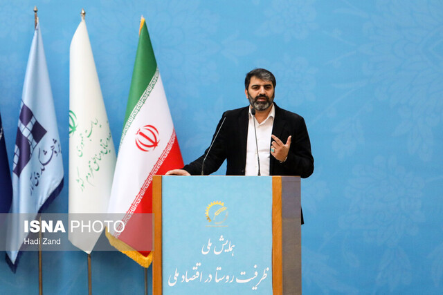 عکس آرشیوی است رأی و حضور روستاییان پای صندوقهای رأی سرنوشت کشور را تغییر میدهد