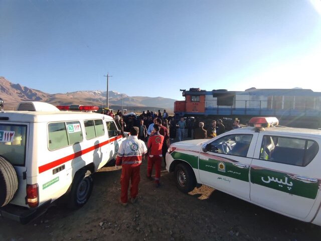 ۲ کشته بر اثر برخورد قطار با سمند در بیستون