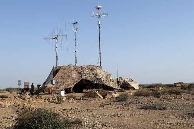 عکس آرشیوی است اجرای عملیات مقابله با تهاجم الکترونیک و سایبری دشمن در رزمایش مدافعان آسمان ولایت