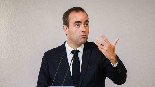 سباستین لکورنو، وزیر دفاع فرانسه وزیر دفاع فرانسه: نمیتوانیم جلوی رفتن مزدوران به اوکراین را بگیریم