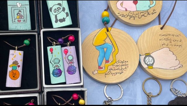 داستان دختری با دستان آبی و آدمهای خیابان انقلاب