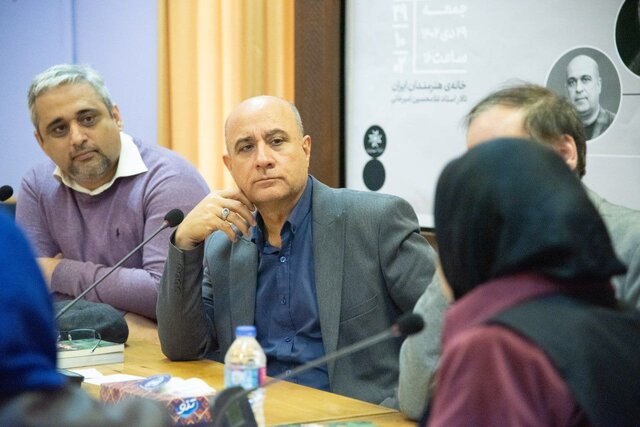 در شعرهای عاشقانه نیز منظر سیاسیام پنهان است