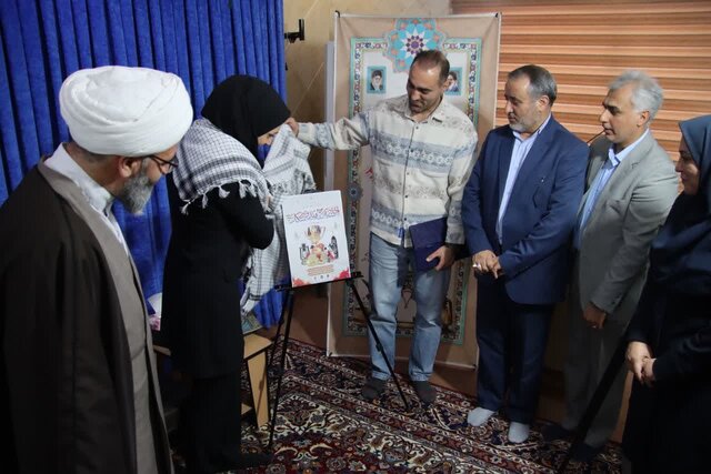 تجلیل از دنیا آقایی و رونمایی از پوستر اجلاسیه ۲۵۳ شهید ورزشکار استان سمنان